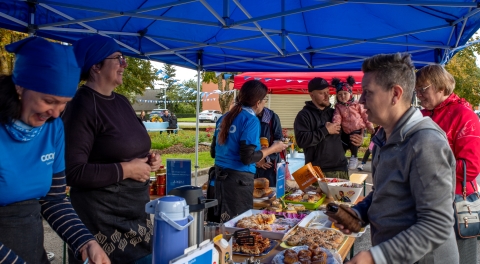 Coop Saaremaa avab heategevusliku õunakohviku, millega kogutakse raha kohalike vähihaigete raviks
