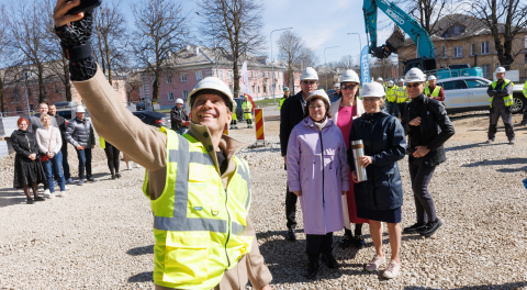 Narva kerkiv esimene uue formaadi Coopi kauplus sai täna nurgakivi ning saavutas täiskõrguse