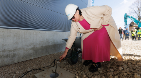 Narva kerkiv esimene uue formaadi Coopi kauplus sai täna nurgakivi ning saavutas täiskõrguse