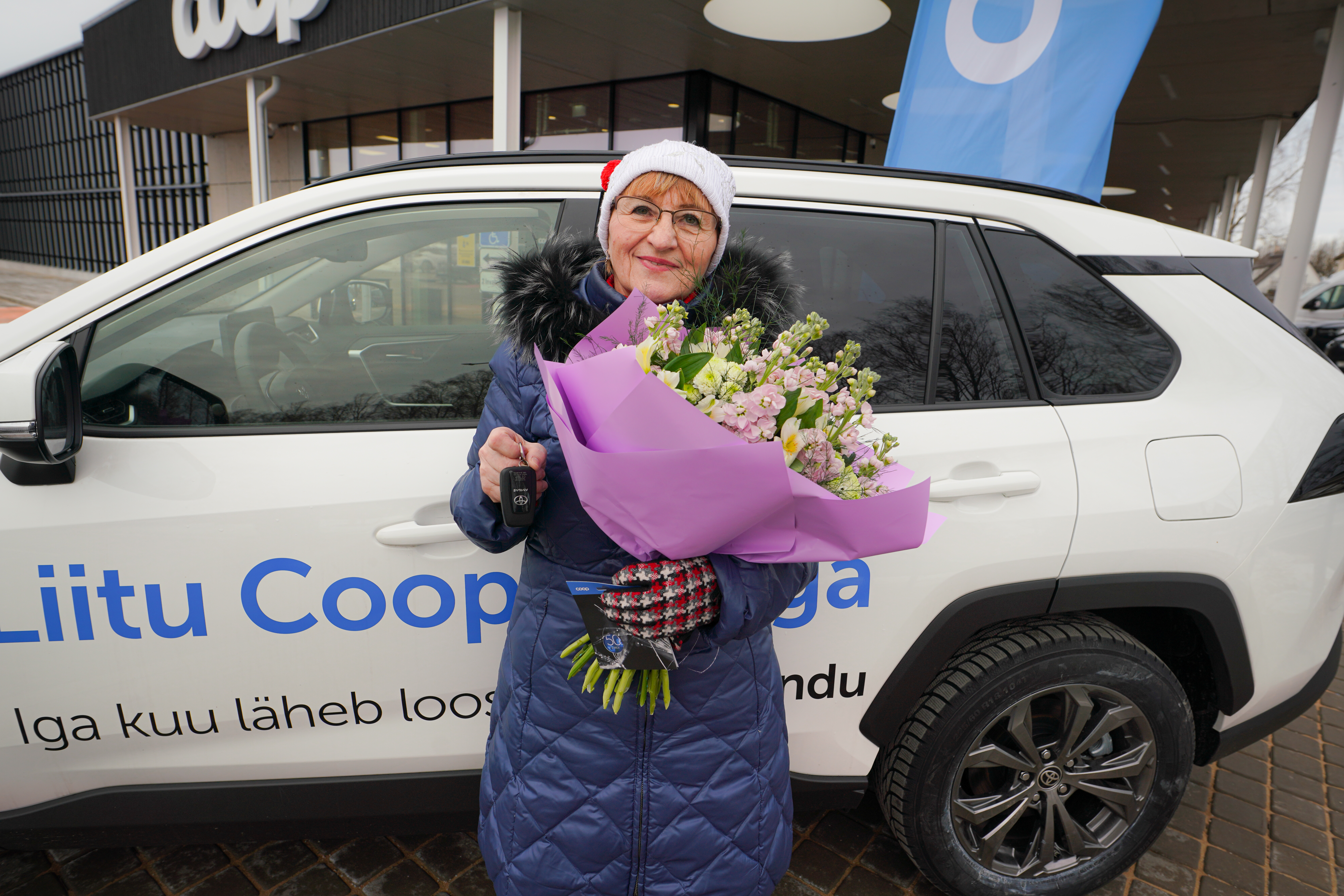 Coop Lotoga Toyota RAV4 võitnud 66aastane Viive: „Vaatasin töö juures aknast välja ja nägin Coopi kirjadega autot – mõtlesin, et mul võiks ka selline olla!“
