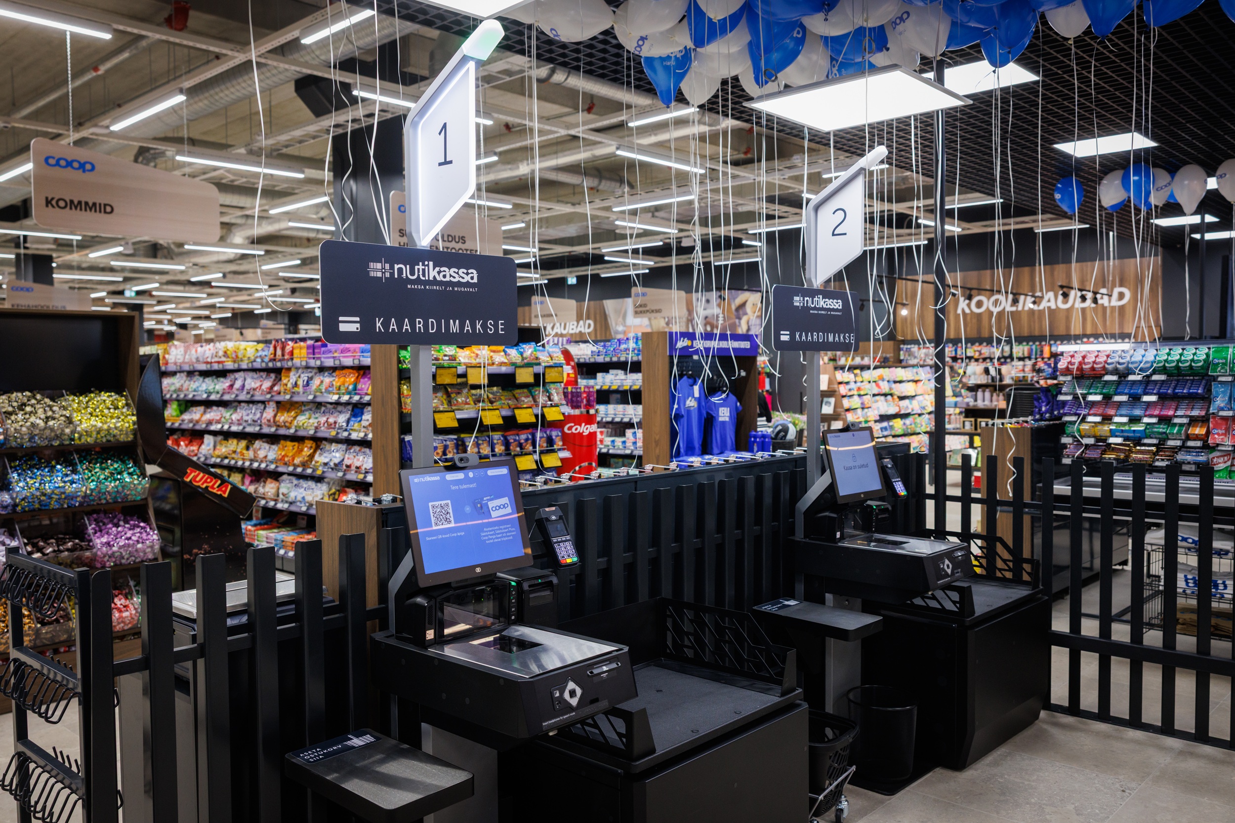 Keila Coop Maksimarketi iseteenindusala 10 kassas saab teha ka biomeetrilist vanuse tuvastust. Foto: Andras Kralla