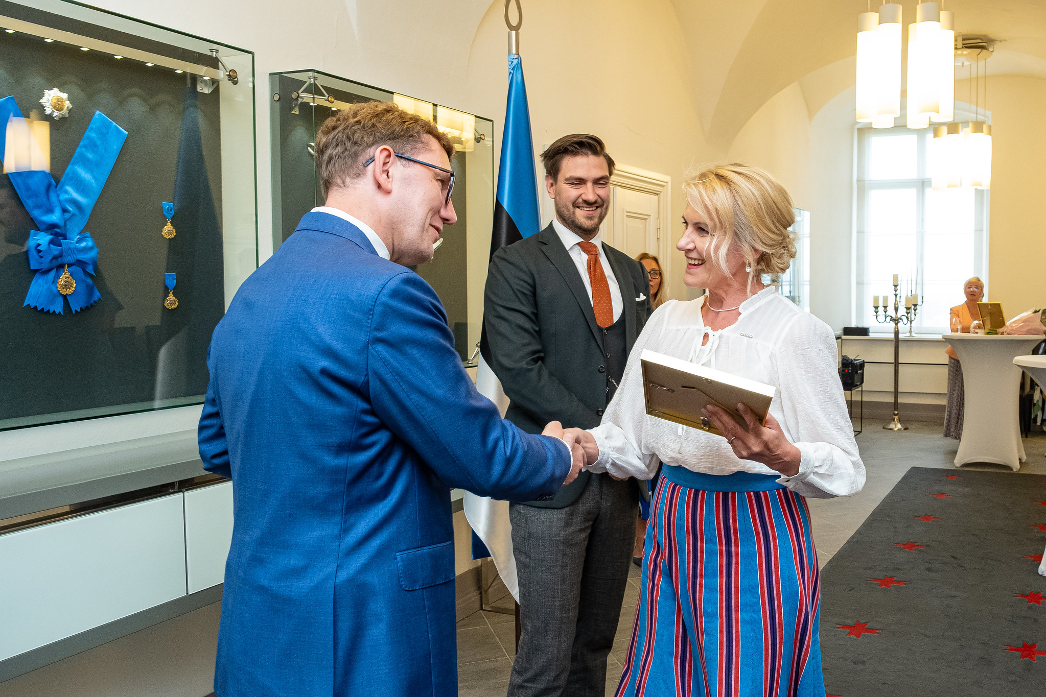 1989. aastast Hiiumaa Tarbijate Ühistus tegutsenud Kaja Antons sai tunnustuse suure panuse eest regionaalarengu edendamisel