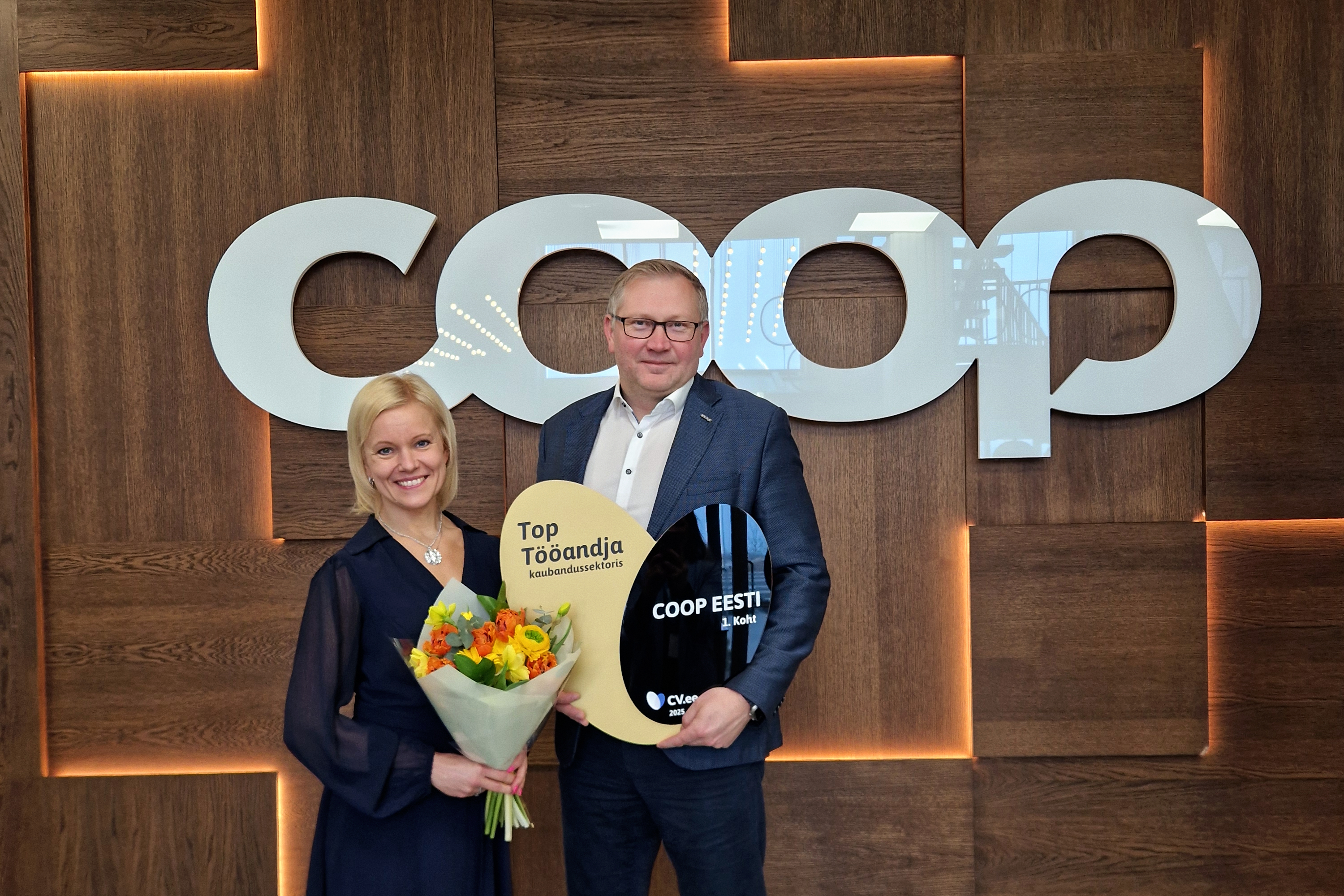 Tiitli võtsid vastu Coop Eesti Keskühistu personalidirektor Kerstin Jaani ja juhatuse esimees Rainer Rohtla.