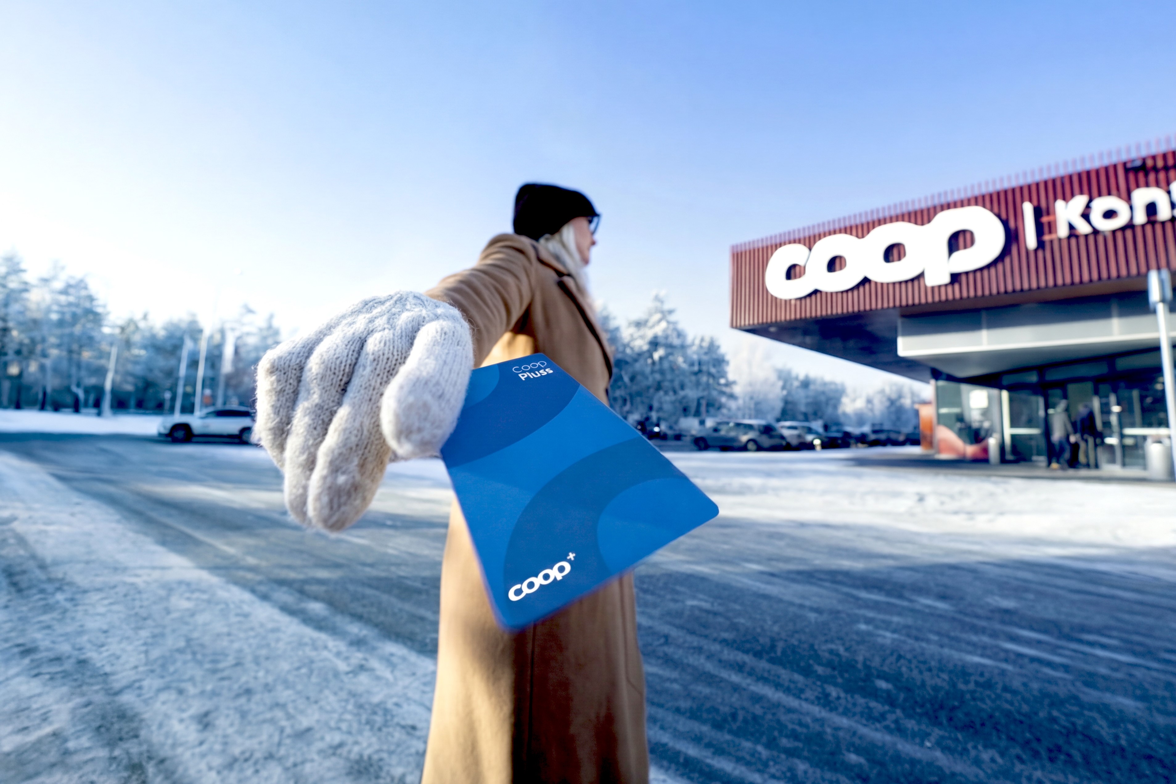 Coop uuendab koostöös Coop Pangaga oma lojaalsusprogrammi krediitkaarti. Säästukaart Plussi asemel tuleb Coop Pluss.