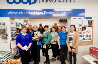 Auhind anti kaupluse kollektiivile üle Coopi Värska kaupluses. Foto: Coop Põlva