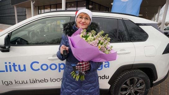 Viive Etti võitis vahetult enne vabariigi 106. aastapäeva Coop Lotoga uhiuue Toyota RAV4