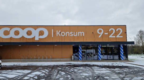 Puhja sai endale kaks korda suurema Coopi toidupoe. Uuel aastal kerkib sinna kõrvale ka Ehituskeskus. Foto: Külliki Kull