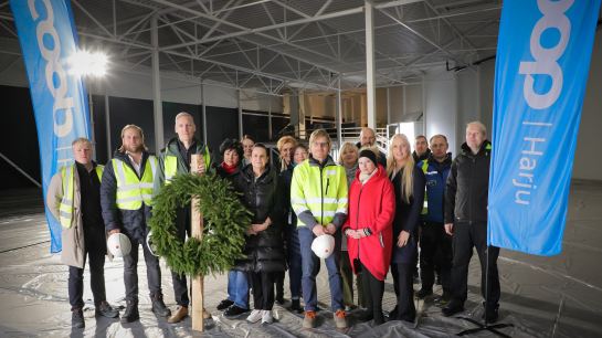 14. oktoobril peeti Pärnu Maksimarketi külje alla rajatavas padelihallis sarikapidu. Foto: Ants Liigus 14. oktoobril peeti Pärnu Maksimarketi külje alla rajatavas padelihallis sarikapidu. Foto: Ants Liigus