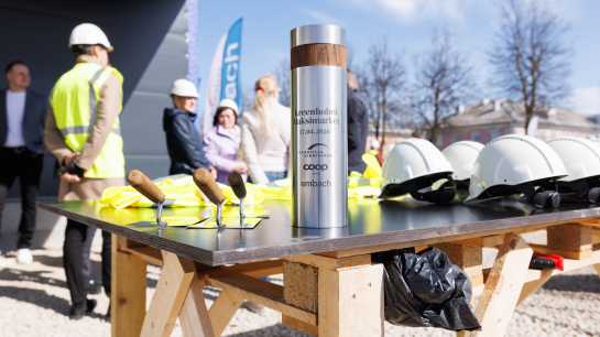 Täna pandi Kreenholmi Coop Maksimarket / Ehitusekeskuse nurgakivi ja peeti sarikapidu. Foto: Andras Kralla
