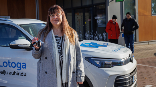 Irja Lahesoo tõi väikesesse Kobela alevikku Antsla külje all juba kolmanda Coop Loto võiduauto.