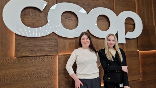 Coopi turundustiimiga liitus Kaie Sepp (vasakul) ja Meriliis Ilves (paremal). Foto: Siiri Liiva