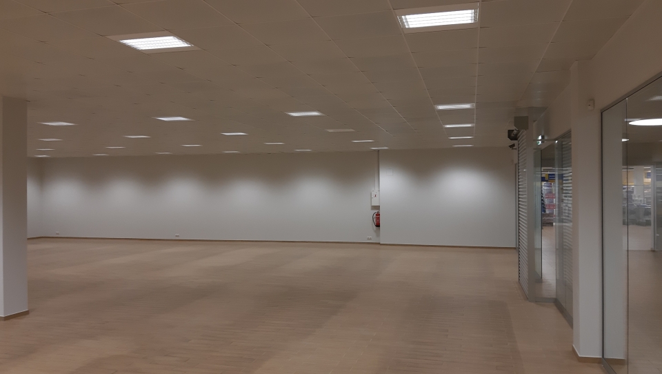 382m2