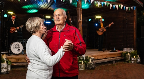 Kogukonna hing 2025: olen lausa sõnatu! Ida-Virumaal peetud simmanile tuli võitjat õnnitlema kogu küla