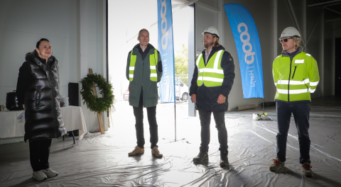 Pärnu Maksimarketi juures peeti uue aasta alguses avatava padelihalli sarikapidu