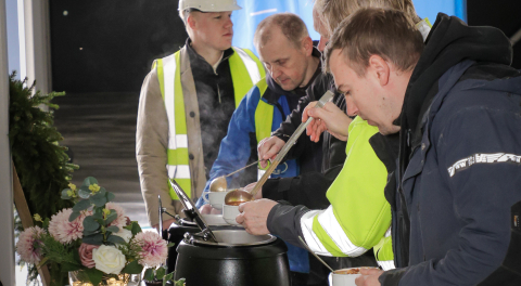Pärnu Maksimarketi juures peeti uue aasta alguses avatava padelihalli sarikapidu