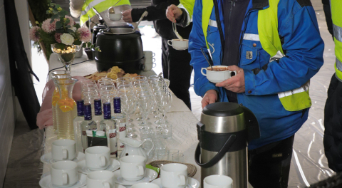 Pärnu Maksimarketi juures peeti uue aasta alguses avatava padelihalli sarikapidu