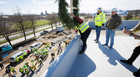 Narva kerkiv esimene uue formaadi Coopi kauplus sai nurgakivi ning saavutas täiskõrguse