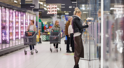 Coop avas ajaloo esimese hüpermarketi, tehes nimega kummarduse Prismale